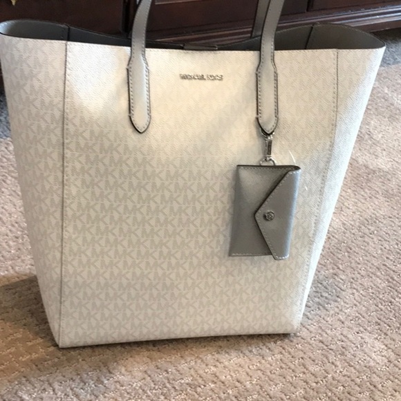 Michael Kors Vincent Large Tote w/ Pouch - Picture 1 of 7